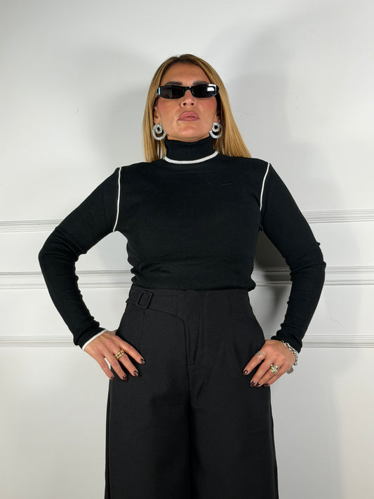 Maglia Collo Alto Cuciture A Contrasto